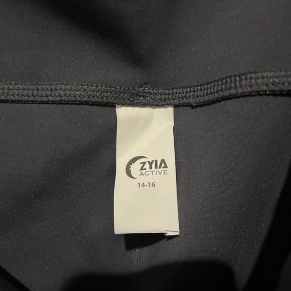 Zyia adjustable bra and legging set - Picture 6 of 7